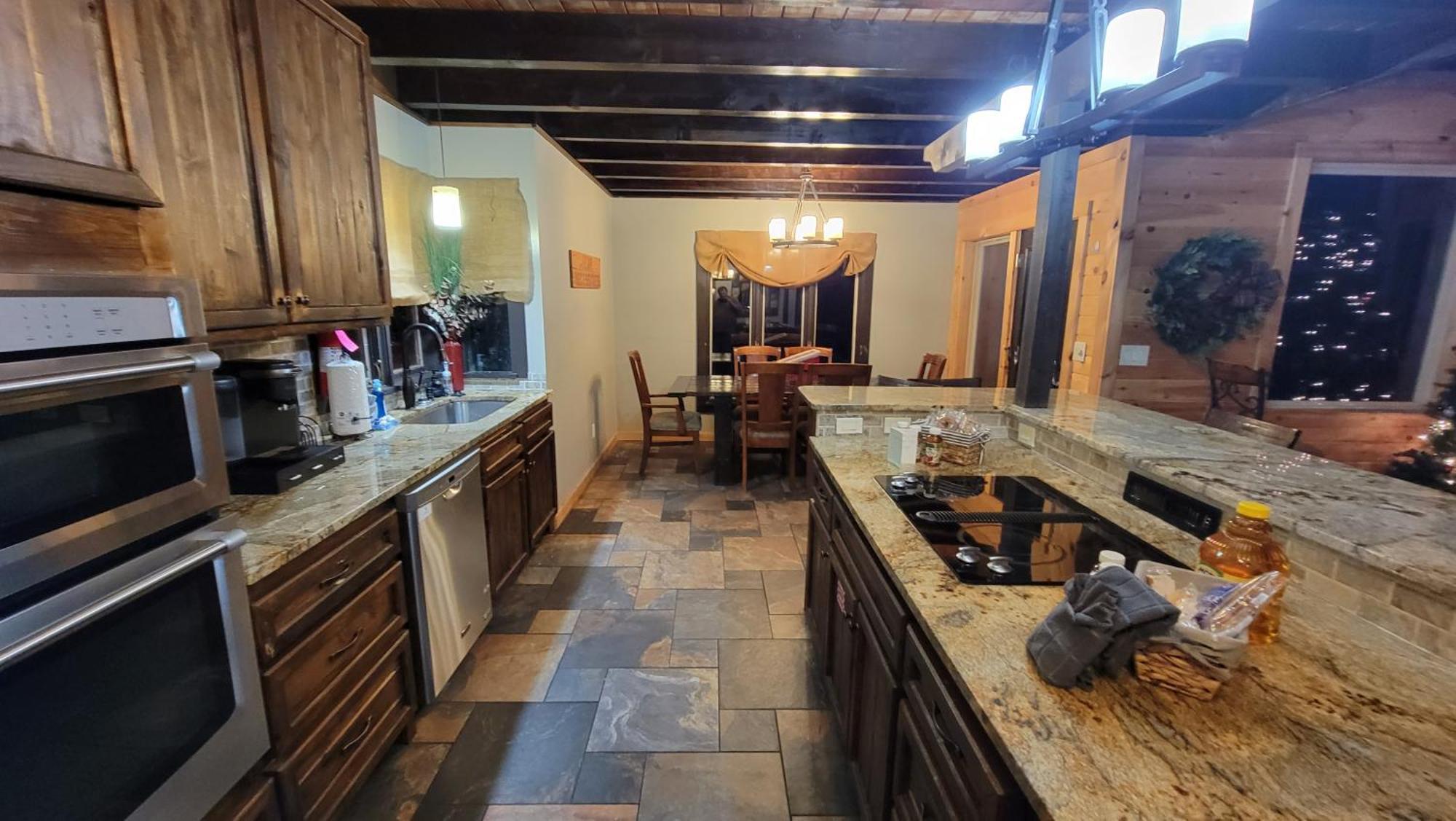 Bear Necessities, Luxury 5Bd Mtn Views, Hot Tub, Many Bear Sightings Villa Gatlinburg Exterior photo